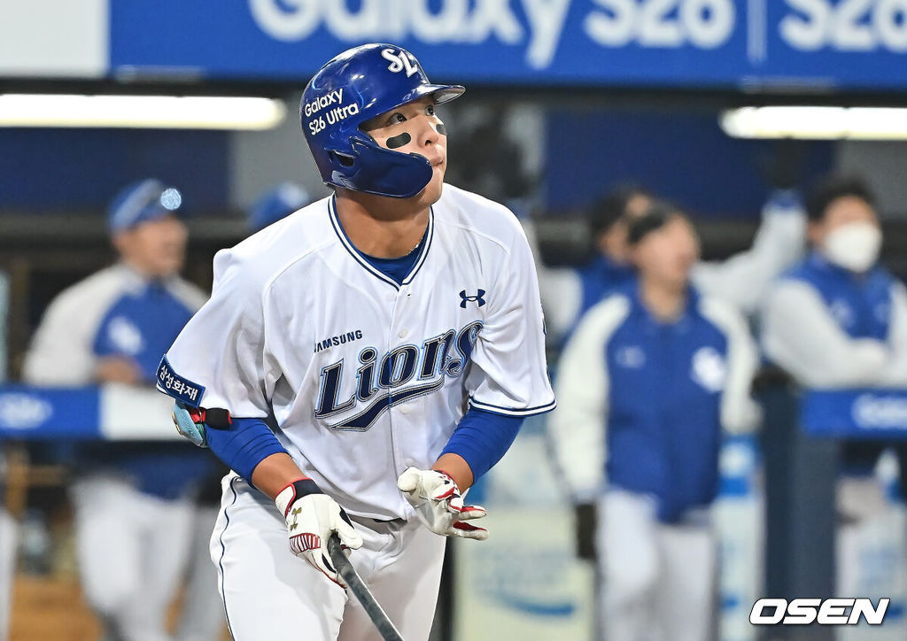 23일 대구삼성라이온즈파크에서 2026 신한 SOL KBO 리그 시범경기 삼성 라이온즈와 KIA 타이거즈의 경기가 열렸다. 홈팀 삼성은 양창섭이, 방문팀 KIA는 양현종이 선발 출전했다. 삼성 라이온즈 김영웅이 4회말 무사 1루 우월 2점 연타석 홈런을 치고 있다. 2026.03.23 / foto0307@osen.co.kr