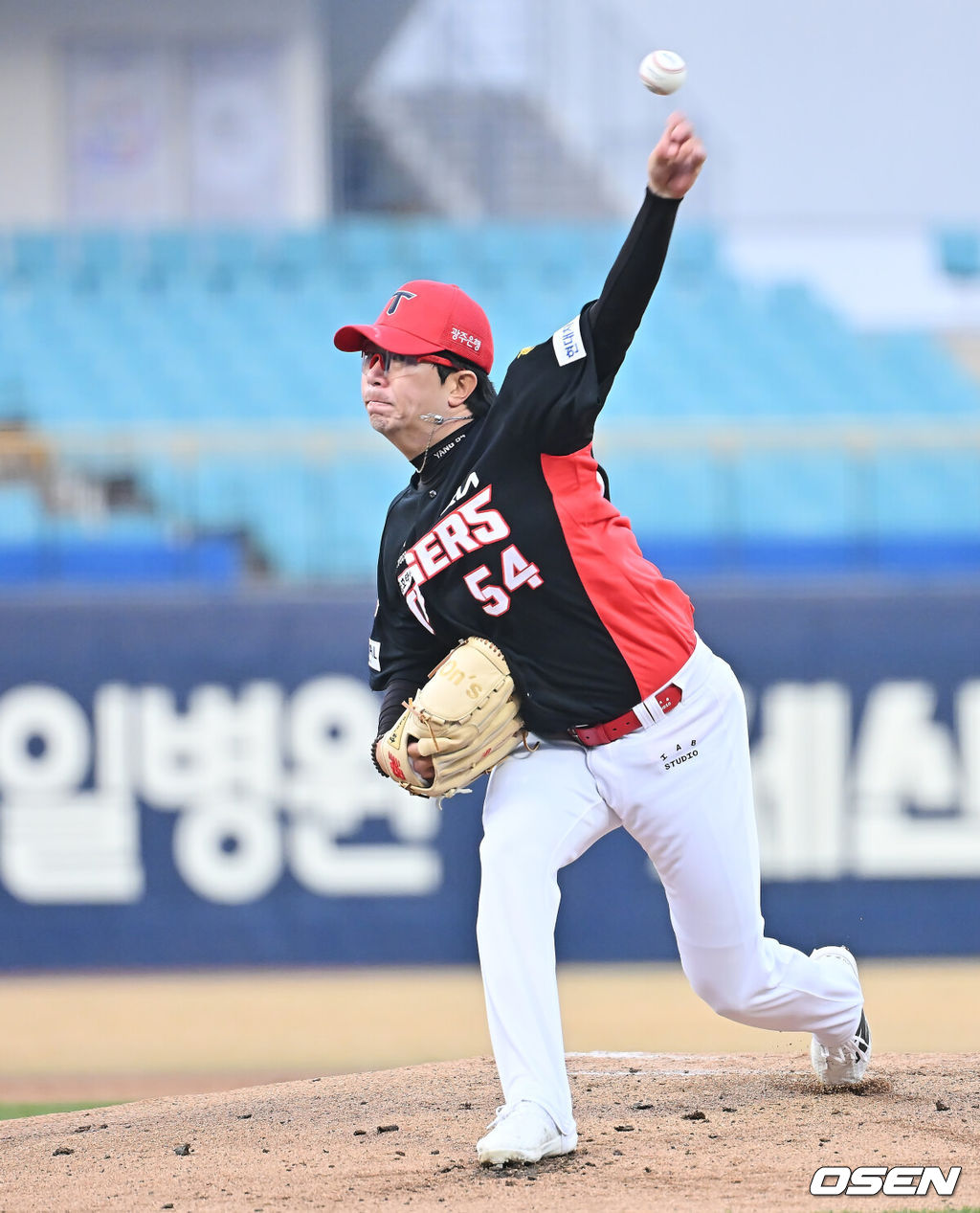 23일 대구삼성라이온즈파크에서 2026 신한 SOL KBO 리그 시범경기 삼성 라이온즈와 KIA 타이거즈의 경기가 열렸다. 홈팀 삼성은 양창섭이, 방문팀 KIA는 양현종이 선발 출전했다. KIA 타이거즈 선발 투수 양현종이 역투하고 있다. 2026.03.23 / foto0307@osen.co.kr