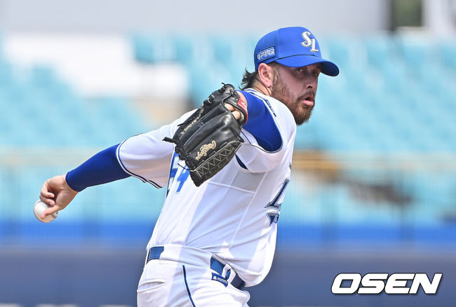 [OSEN=대구, 이석우 기자] 24일 대구삼성라이온즈파크에서 2026 신한 SOL KBO 리그 시범경기 삼성 라이온즈와 KIA 타이거즈의 경기가 열렸다. 홈팀 삼성은 오러클린이, 방문팀 KIA는 아담 올러가 선발 출전했다. 삼성 라이온즈 선발 투수 오러클린이 역투하고 있다. 2026.03.24 / foto0307@osen.co.kr