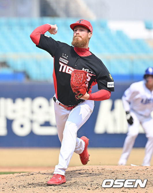 [OSEN=대구, 이석우 기자] 24일 대구삼성라이온즈파크에서 2026 신한 SOL KBO 리그 시범경기 삼성 라이온즈와 KIA 타이거즈의 경기가 열렸다. 홈팀 삼성은 오러클린이, 방문팀 KIA는 아담 올러가 선발 출전했다. KIA 타이거즈 선발 투수 올러가 역투하고 있다. 2026.03.24 / foto0307@osen.co.kr