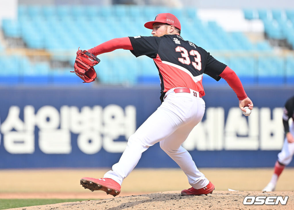 24일 대구삼성라이온즈파크에서 2026 신한 SOL KBO 리그 시범경기 삼성 라이온즈와 KIA 타이거즈의 경기가 열렸다. 홈팀 삼성은 오러클린이, 방문팀 KIA는 아담 올러가 선발 출전했다. KIA 타이거즈 선발 투수 올러가 역투하고 있다. 2026.03.24 / foto0307@osen.co.kr