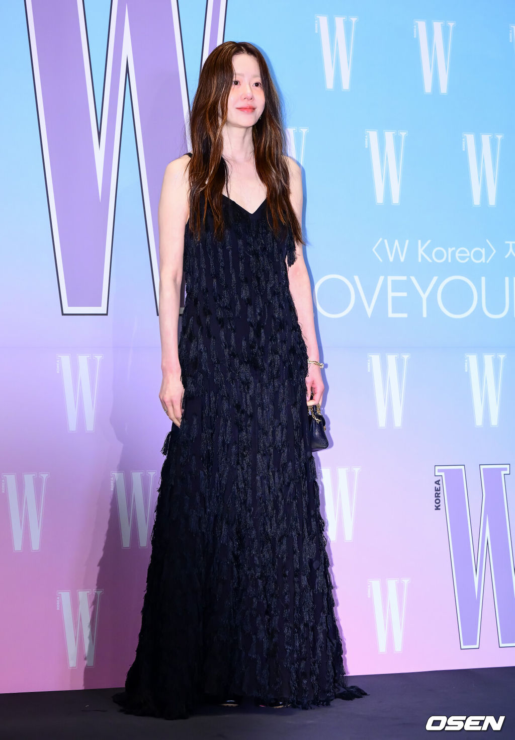 15일 서울 종로구 당주동 포시즌스 호텔 서울에서 더블유 코리아 제20회 유방암 인식 향상 캠페인 자선 포토 행사가 열렸다.이날 TXT 수빈, 고수, 고현정, 공명, 그레이, 김민하, 김세정, 김영광, 김영대, 김지석, 노상현, 노정의, 덱스, 르세라핌(채원, 카즈하), 몬스타엑스(형원, 셔누), 문소리, 바밍타이거, 박규영, 박은빈, 박재범, 방탄소년단 RM, 제이홉, 뷔, 변우석, 수현, 스트레이키즈(방찬, 승민), 아이들(미연, 민니, 소연, 슈화, 우기), 아이브 레이, 안유진, 장원영, 아일릿(윤아, 모카, 민주, 원희, 이로하), 에스파(카리나, 윈터, 지젤, 닝닝), 엔믹스(해원, 설윤), 엔하이픈(성훈, 제이크), 엔하이픈(정원), 엘리스, 올데이프로젝트(애니, 타잔, 베일리, 영서, 우찬), 우원재, 원지안, 이동휘, 이민호, 이수지, 이수혁, 이영애, 이유미, 이준혁, 이준호, 이채민, 임수정, 임지연, 있지(예지, 유나), 장윤주, 전소니, 전소미, 전여빈, 정려원, 정해인, 조유리, 추영우, 코드쿤스트, 크리스탈, 키키(지유, 이솔, 수이, 하음, 키야), 태양, 하정우, 화사, 효연 등이 참석했다.배우 고현정이 포즈를 취하고 있다. 2025.10.14. /jpnews@osen.co.kr