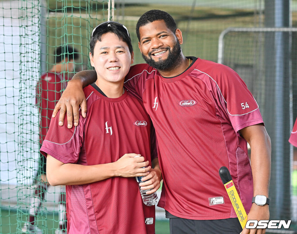 키움 히어로즈 하영민, 알칸타라 315 2026.02.03 / foto0307@osen.co.kr