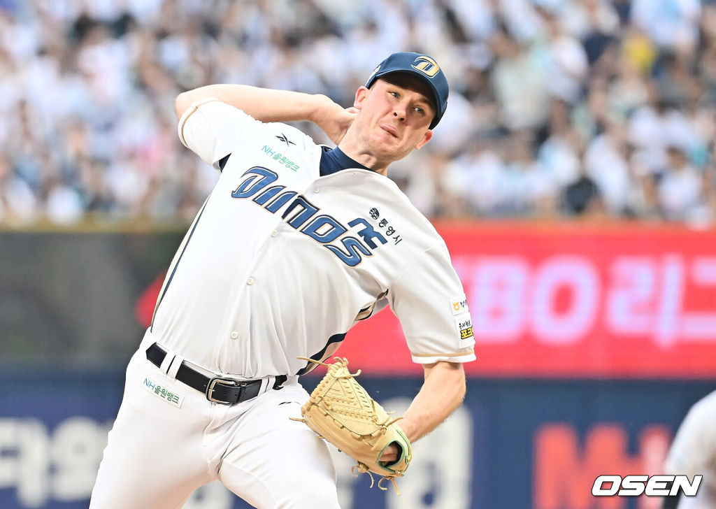 4일 창원NC파크에서 2025 신한 SOL 뱅크 KBO 리그 NC 다이노스와 SSG 랜더스의 경기가 열렸다. 홈팀 NC는 라일리가, 방문팀 SSG는 김광현이 선발 출전했다. NC 다이노스 선발투수 라일리가 역투하고 있다. 2025.10.04 / foto0307@osen.co.kr