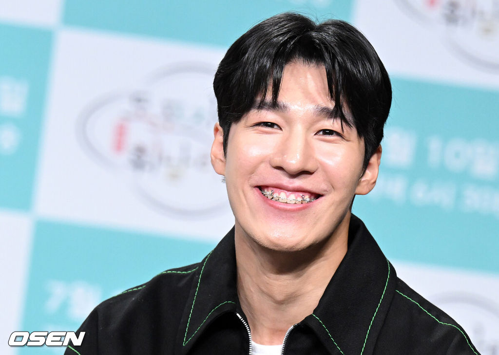 7일 오후 서울 마포구 상암 MBC 골든마우스홀에서 MBC 새 예능 ‘도포자락 휘날리며’ 제작발표회가 열렸다.김종국, 지현우, 주우재, 노상현, 황대헌이 ‘출연하는 도포자락 휘날리며'는 오는 7월 10일 일요일 저녁 6시 30분 첫 방송된다.쇼트트랙 국가대표 황대헌이 질의응답 시간을 갖고 있다. 2022.07.07 /cej@osen.co.kr