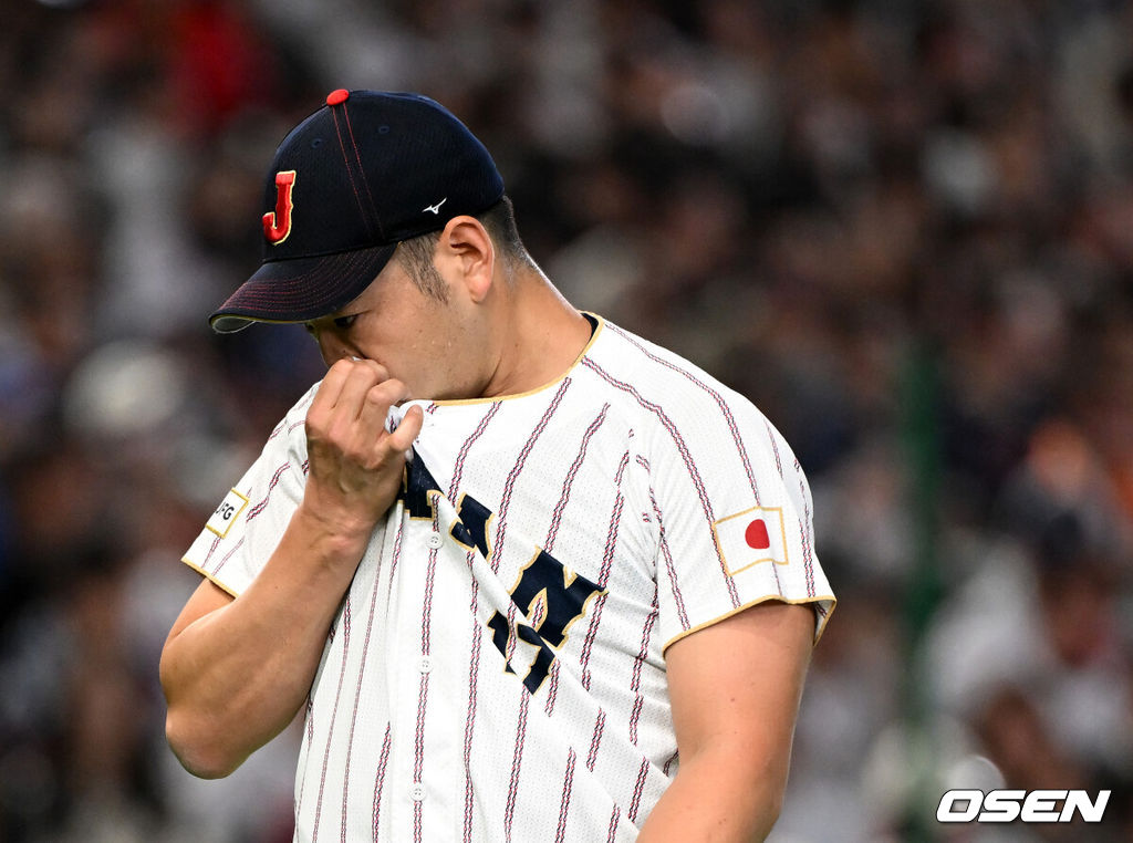 7일 일본 도쿄돔에서 2026 월드베이스볼클래식(WBC) 조별리그 C조 대한민국과 일본의 경기가 열렸다. 1회초 3실점을 허용한 일본 기쿠치가 아쉬워하고 있다. 2026.03.07 /spjj@osen.co.kr