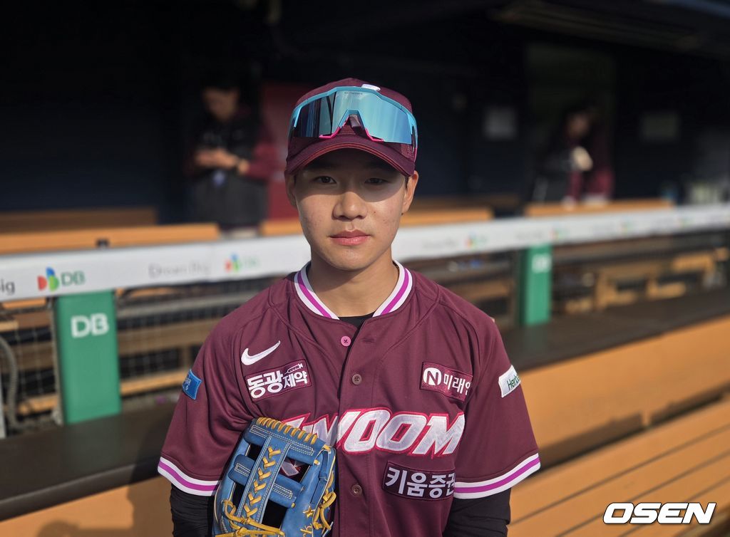  프로야구 키움 히어로즈 신인 내야수 박한결이 23일 잠실구장에서 LG 트윈스와 시범경기에서 5타수 2안타 2타점으로 활약한 후 인터뷰를 하고 있다. /orange@osen.co.kr
