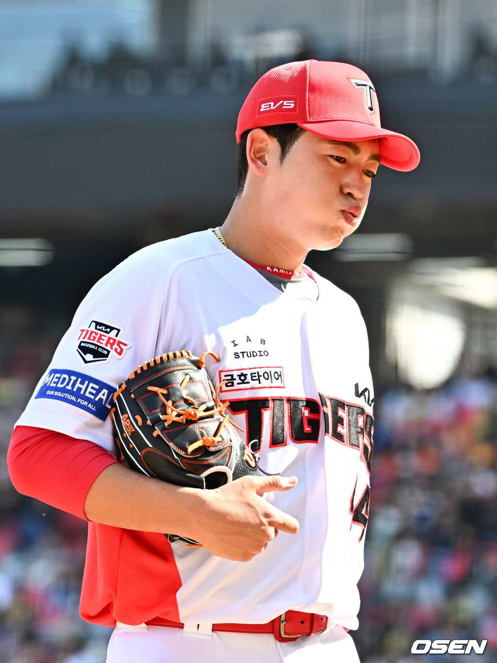 14일 광주기아챔피언스필드에서 2026 신한 SOL KBO리그 시범경기 KIA 타이거즈와 KT 위즈의 경기가 열렸다.시범경기는 12일부터 오는 24일까지 진행되며, 각 팀이 12경기씩 치러 총 60경기가 펼쳐진다.5회초를 마친 KIA 이태양이 아쉬워하고 있다. 2026.03.14 / rumi@osen.co.kr