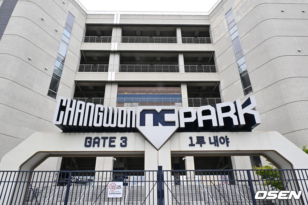 지난 3월 29일 NC 다이노스와 LG 트윈스의 경기 중 3루 내야석 매점 부근 약 4층 높이에 있던 알루미늄 '루버'가 떨어져 관중이 사망하는 사고가 발생했다. 지난 8일 KBO는 NC 다이노스 구단의 요청에 따라, NC가 울산 문수야구장을 2025 시즌 임시 대체 홈구장으로 사용하는 것을 승인했다. 사고가 발생한 지점의 루버를 포함해 야구장과 철골 주차장에 설치된 309개의 루버를 전면 철거했다. 2025.05.11 / foto0307@osen.co.kr