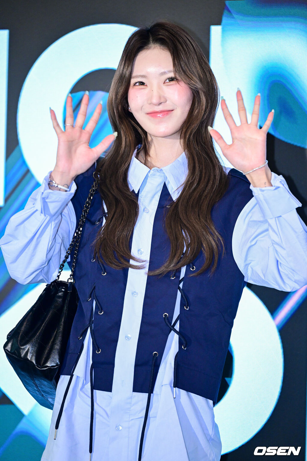 26일 서울 동대문디자인플라자(DDP)에서 ‘패션코드 2026 F/W(이하 패션코드)’가 열렸다.패션코드는 2013년부터 매년 두 차례 개최되는 아시아 최대 규모의 패션문화 마켓으로, 이번 시즌에는 국내 디자이너 브랜드의 자립 역량을 강화하고 해외 시장 진출을 지원하는 ‘스케일업’에 방점을 찍었다.인플루언서 최준희가 페노메논시퍼 포토월에서 포즈를 취하고 있다. 2025.03.26 / dreamer@osen.co.kr