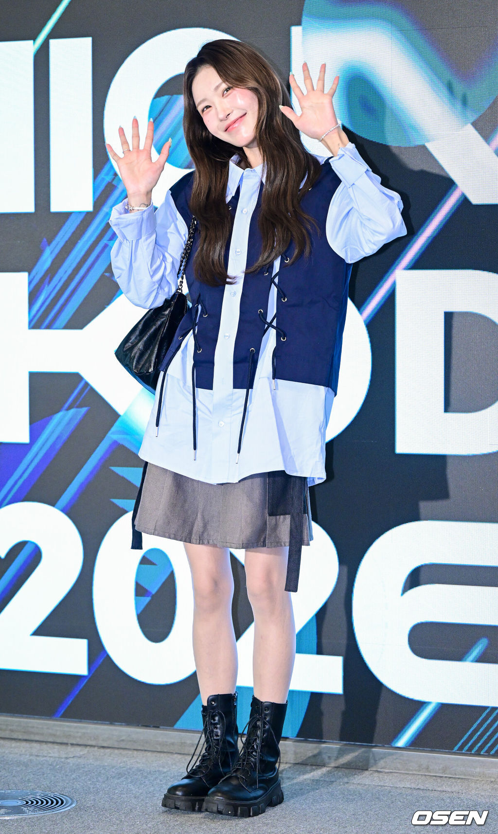 26일 서울 동대문디자인플라자(DDP)에서 ‘패션코드 2026 F/W(이하 패션코드)’가 열렸다.패션코드는 2013년부터 매년 두 차례 개최되는 아시아 최대 규모의 패션문화 마켓으로, 이번 시즌에는 국내 디자이너 브랜드의 자립 역량을 강화하고 해외 시장 진출을 지원하는 ‘스케일업’에 방점을 찍었다.인플루언서 최준희가 페노메논시퍼 포토월에서 포즈를 취하고 있다. 2025.03.26 / dreamer@osen.co.kr