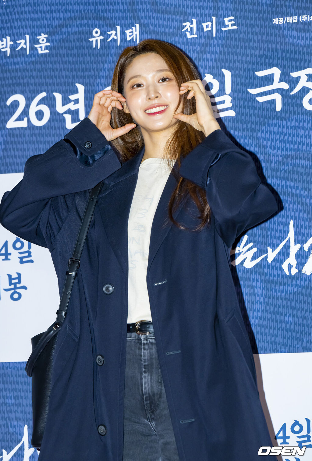 27일 오후 서울 잠실 롯데시네마 월드타워 씨네파크에서 영화 ‘왕과 사는 남자’ VIP 시사회가 진행됐다.<br /><br />배우 유해진과 박지훈, 유지태, 전미도, 김민, 이준혁이 출연하는 영화 '왕과 사는 남자'는 1457년 청령포, 마을의 부흥을 위해 유배지를 자처한 촌장과 왕위에서 쫓겨나 유배된 어린 선왕의 이야기로, 내달 4일 개봉한다.<br /><br />배우 설현이 포즈를 취하고 있다 2026.01.27 / soul1014@osen.co.kr   <br />