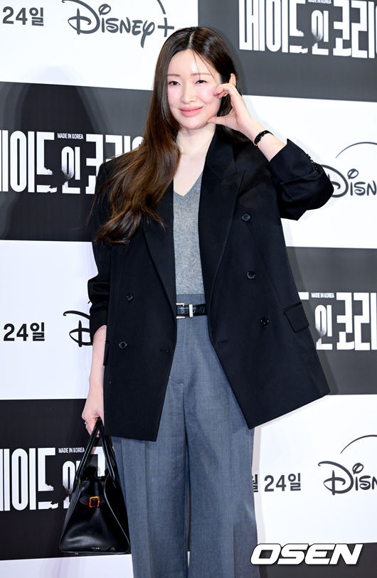 [OSEN=조은정 기자]디즈니+ 오리지널 시리즈 ‘메이드 인 코리아’ vip시사회가 15일 서울 강남구 메가박스 코엑스에서 열렸다.<br /><br />‘메이드 인 코리아’는 1970년대 혼란과 도약이 공존했던 대한민국, 국가를 수익모델로 삼아 부와 권력의 정점에 오르려는 사내 ‘백기태’(현빈)와 그를 무서운 집념으로 벼랑 끝까지 추적하는 검사 ‘장건영’(정우성)이 시대를 관통하는 거대한 사건들과 직면하는 이야기.<br /><br />배우 차정원이 포즈를 취하고 있다. 2025.12.15 /cej@osen.co.kr