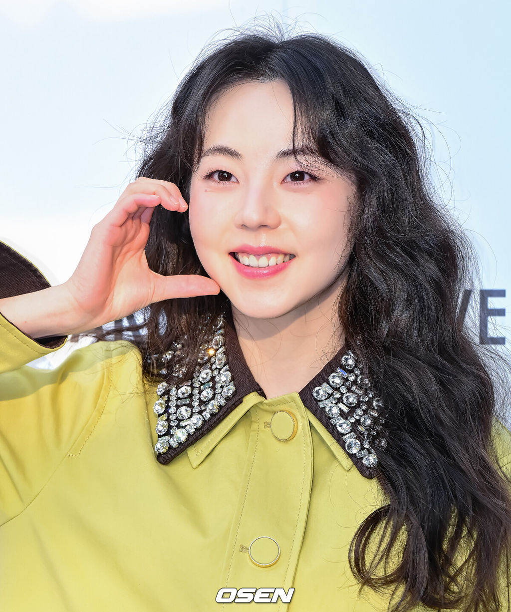 4일 오후 서울 청담동의 한 매장에서 아메리칸 레디 투 웨어 포토콜 행사가 열렸다.이날 배우 임지연, 안소희, 하영, 모델 신현지가 참석헸다.배우 안소희가 포토타임을 하고 있다. 2025.04.04 / jpnews@osen.co.kr