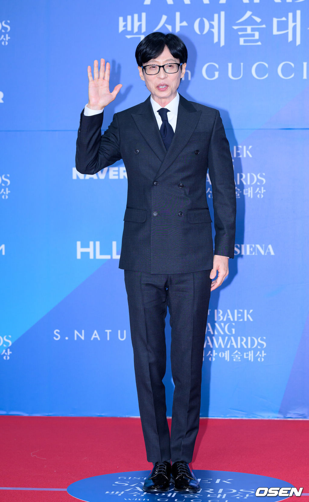 5일 오후 서울 강남구 코엑스 D홀에서 ‘제61회 백상예술대상 with 구찌’ 레드카펫 행사가 열렸다.방송·영화·연극을 아우르는 국내 유일무이 종합 예술 시상식 ‘제61회 백상예술대상 with 구찌’는 JTBC·JTBC2·JTBC4에서 동시 생중계, 프리즘·네이버TV·치지직에서 디지털 생중계된다.방송인 유재석이 레드카펫을 밟고 있다. 2025.05.05 /sunday@osen.co.kr