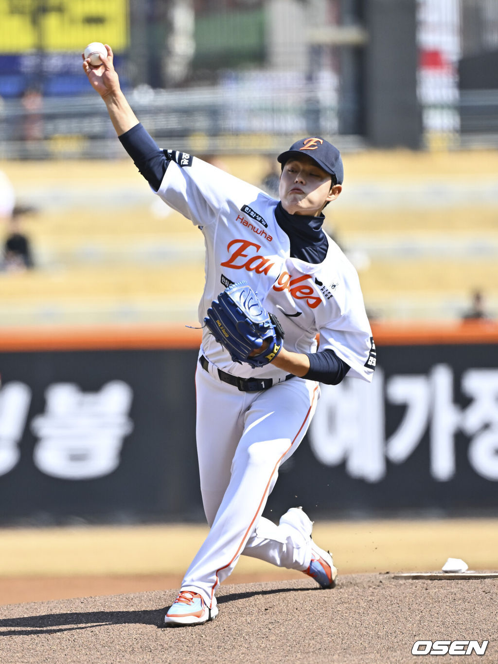20일 오후 대전 한화생명볼파크에서 2026 신한 SOL KBO 리그 시범경기 한화 이글스와 KIA 타이거즈의 경기를 진행됐다.전날 한화는 4-5로 끌려가다 9회말 허인서의 동점 홈런과 김태연의 끝내기 홈런으로 7-5 역전승을 거두고 2연패를 끊었다.1회초 한화 선발투수 문동주가 역투하고 있다.   2026.03.20 / soul1014@osen.co.kr