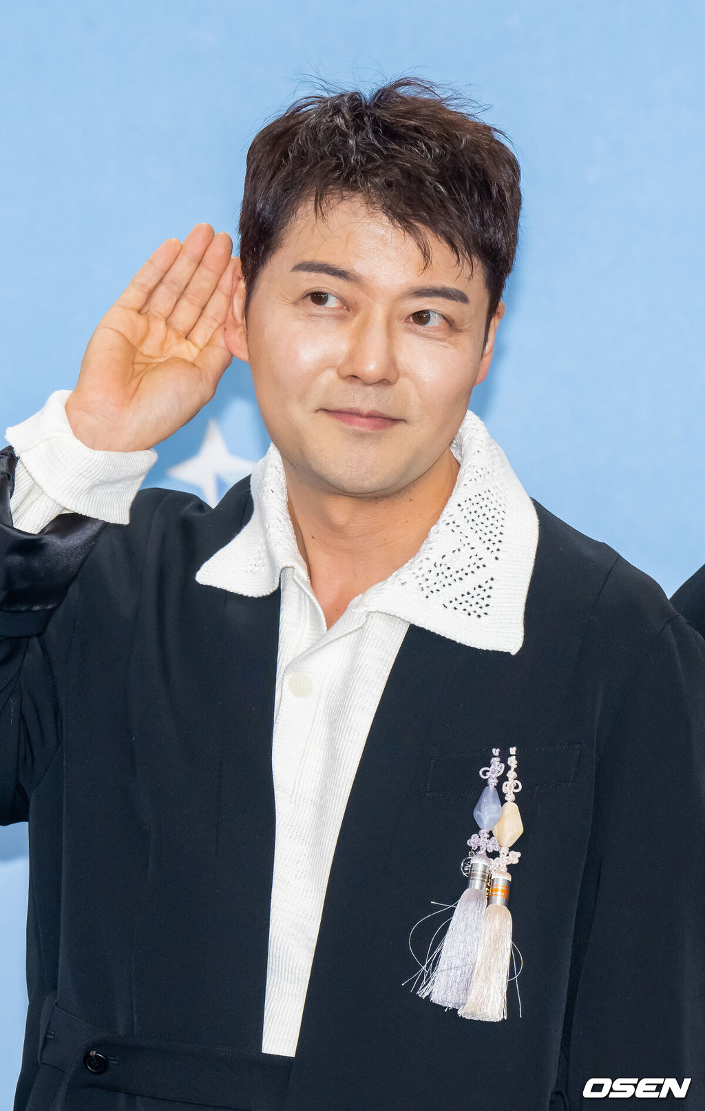 2025 KBS 연예대상이 20일 오후 서울 여의도 KBS 신관 공개홀에서 진행됐다.이날 가수 이찬원, 배우 이민정, 코미디언 문세윤이 MC를 맡았다. 시청자들의 사전 선호도 조사와 생방송 문자 투표로 결정되는 ‘최고의 프로그램상’은 ‘2025 KBS 연예대상’의 하이라이트로 손꼽힌다. 올해는 ‘개그콘서트’, ‘1박 2일’, ‘불후의 명곡’, ‘슈퍼맨이 돌아왔다’, ‘살림하는 남자들’, ‘사장님 귀는 당나귀 귀’, ‘신상출시 편스토랑’, ‘더 시즌즈’까지 총 8팀이 후보에 올랐다. 전현무가 포즈를 취하고 있다. 2025.12.20 / soul1014@osen.co.kr