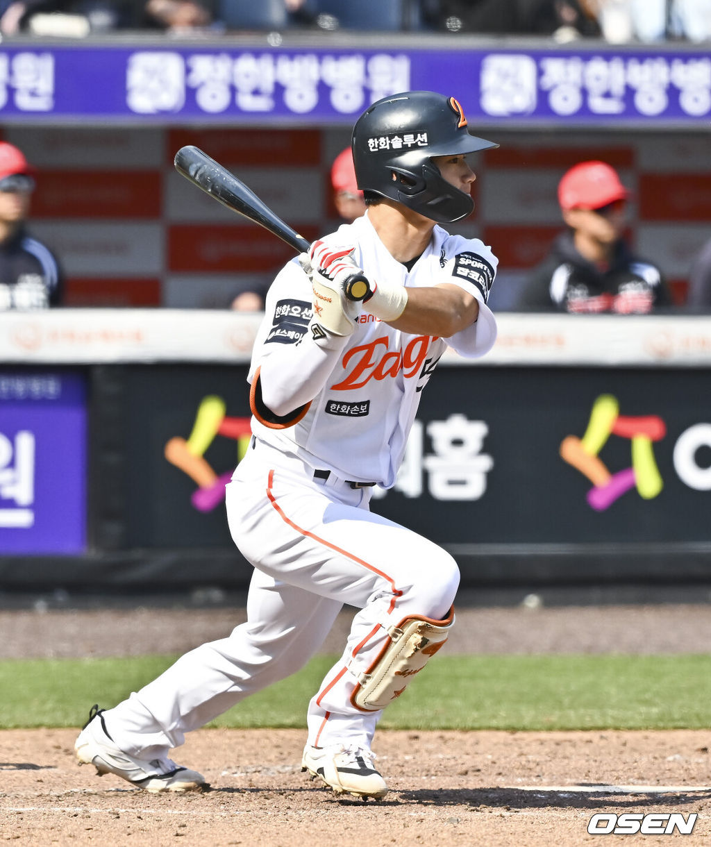 20일 오후 대전 한화생명볼파크에서 2026 신한 SOL KBO 리그 시범경기 한화 이글스와 KIA 타이거즈의 경기를 진행됐다.전날 한화는 4-5로 끌려가다 9회말 허인서의 동점 홈런과 김태연의 끝내기 홈런으로 7-5 역전승을 거두고 2연패를 끊었다.4회말 한화 선두타자 오재원이 안타를 날리고 있다.   2026.03.20 / soul1014@osen.co.kr