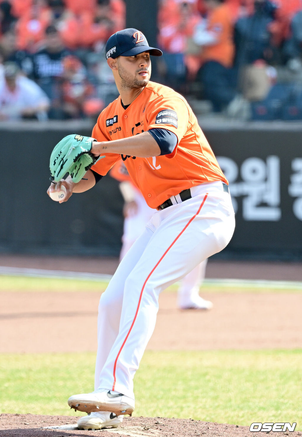 28일 대전 한화생명볼파크에서 ‘2026 신한 SOL KBO리그’ 개막전 한화 이글스와 키움 히어로즈의 맞대결이 열렸다.홈팀 한화는 윌켈 에르난데스, 방문팀 키움은 라울 알칸타라를 선발로 내세웠다. 4회초 한화 선발 윌켈 에르난데스가 힘차게 공을 뿌리고 있다. 2025.03.28 / dreamer@osen.co.kr