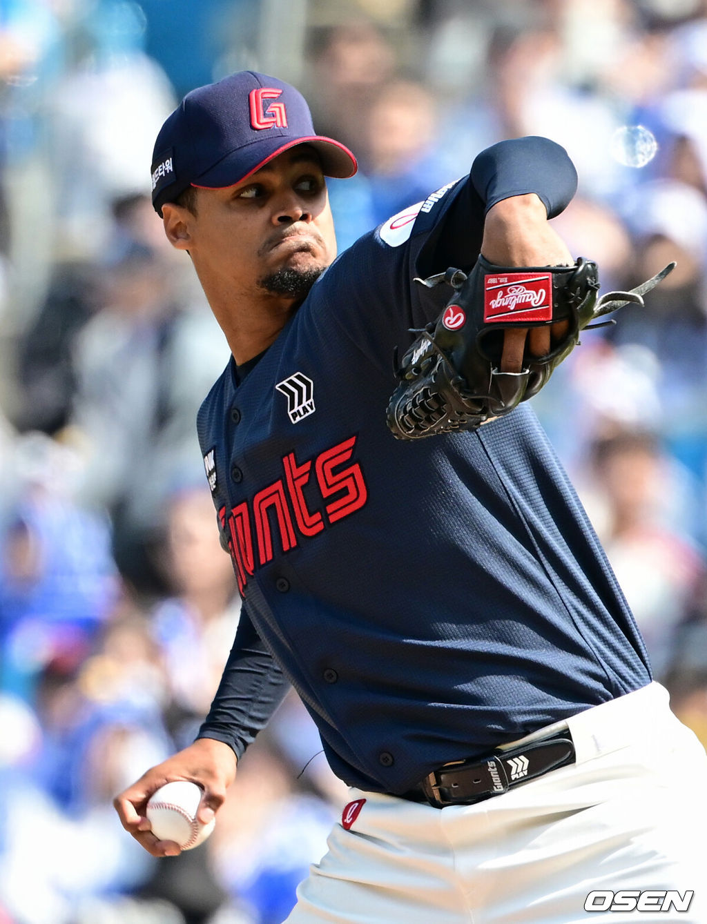28일 대구삼성라이온즈파크에서 ‘2026 신한 SOL KBO 리그’ 삼성 라이온즈와 롯데 자이언츠의 개막전이 열렸다.개막전 선발 투수로 삼성은 후라도를 롯데는 로드리게스를 내세웠다.1회말 롯데 로드리게스가 역투하고 있다. 2026.03.28 /cej@osen.co.kr