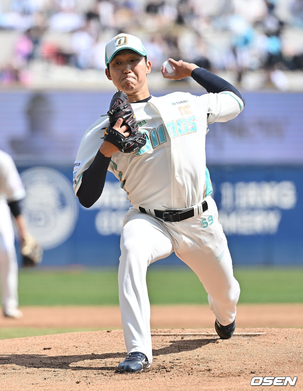 28일 창원NC파크에서 2026 신한 SOL KBO 리그 NC 다이노스와 두산 베어스의 경기가 열렸다. 홈팀 NC는 구창모가, 방문팀 두산은 플렉센이 선발 출전했다. NC 다이노스 선발투수 구창모가 역투하고 있다. 2026.03.28 / foto0307@osen.co.kr