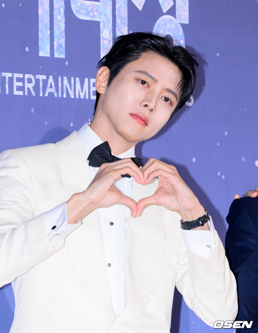 29일 오후 서울 마포구 MBC 미디어센터 공개홀에서 ‘2025 MBC 방송연예대상’ 레드카펫 행사가 열렸다.<br /><br />올해 MBC 방송연예대상 주인공은 유재석, 전현무, 기안84로 압축된다.<br /><br />MBC 방송연예대상은 29일 오후 8시 50분 MBC에서 생중계된다. <br /><br />주우재가 레드카펫을 밟고 있다. 2025.12.29 /sunday@osen.co.kr