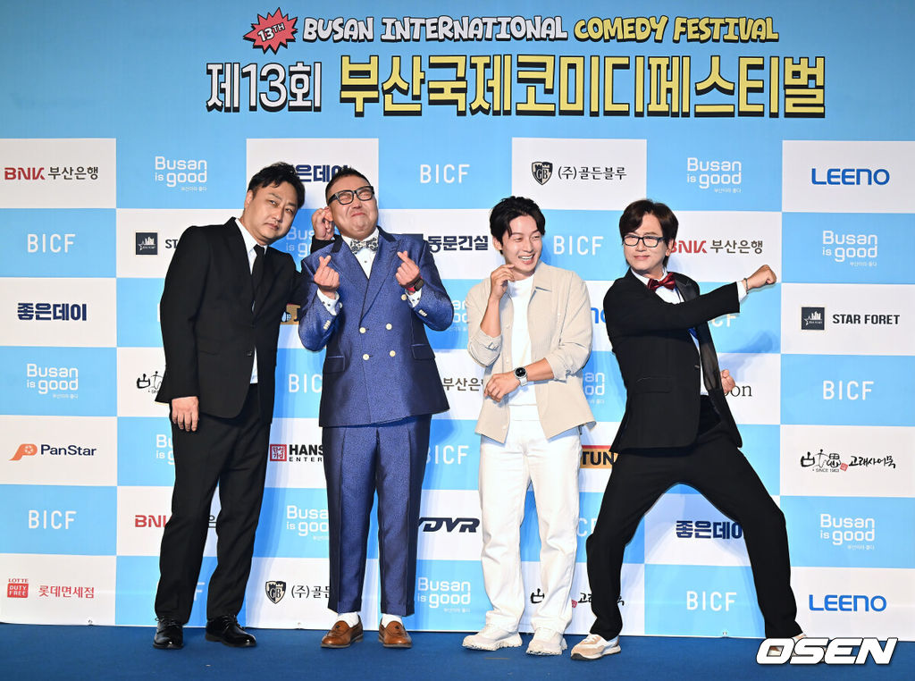 29일 부산  벡스코 오디토리움에서 제13회 부산국제코미디페스티벌(BICF) 개막식이 열렸다. <br /><br />대한민국 최정상급 개그맨들과 9개국 해외 코미디언, 인기 유튜브 크리에이터들까지 100여명이 넘는 코미디언들을 만나볼 수 있다.<br /><br />개벤져스(김수용, 김지호, 허경환 ,조윤호) 팀이 블루카펫 행사에서 포즈를 취하고 있다. 2025.08.29 / foto0307@osen.co.kr