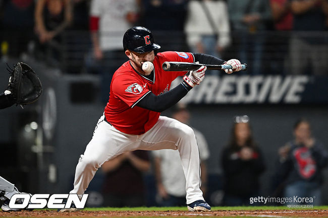 [사진] 클리블랜드 데이비드 프라이가 디트로이트 타릭 스쿠발의 공에 얼굴을 맞았다. ⓒGettyimages(무단전재 및 재배포 금지)