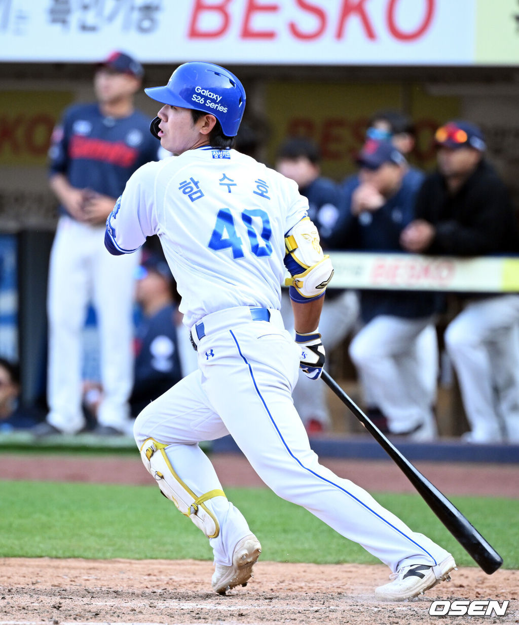 28일 대구삼성라이온즈파크에서 ‘2026 신한 SOL KBO 리그’ 삼성 라이온즈와 롯데 자이언츠의 개막전이 열렸다.개막전 선발 투수로 삼성은 후라도를 롯데는 로드리게스를 내세웠다.8회말 2사 2루에서 삼성 함수호가 좌중간으로 적시타를 날리고 있다. 2026.03.28 /cej@osen.co.kr