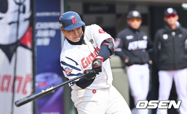 [OSEN=부산, 이석우 기자]  롯데 자이언츠 한동희 099 2026.03.12 / foto0307@osen.co.kr
