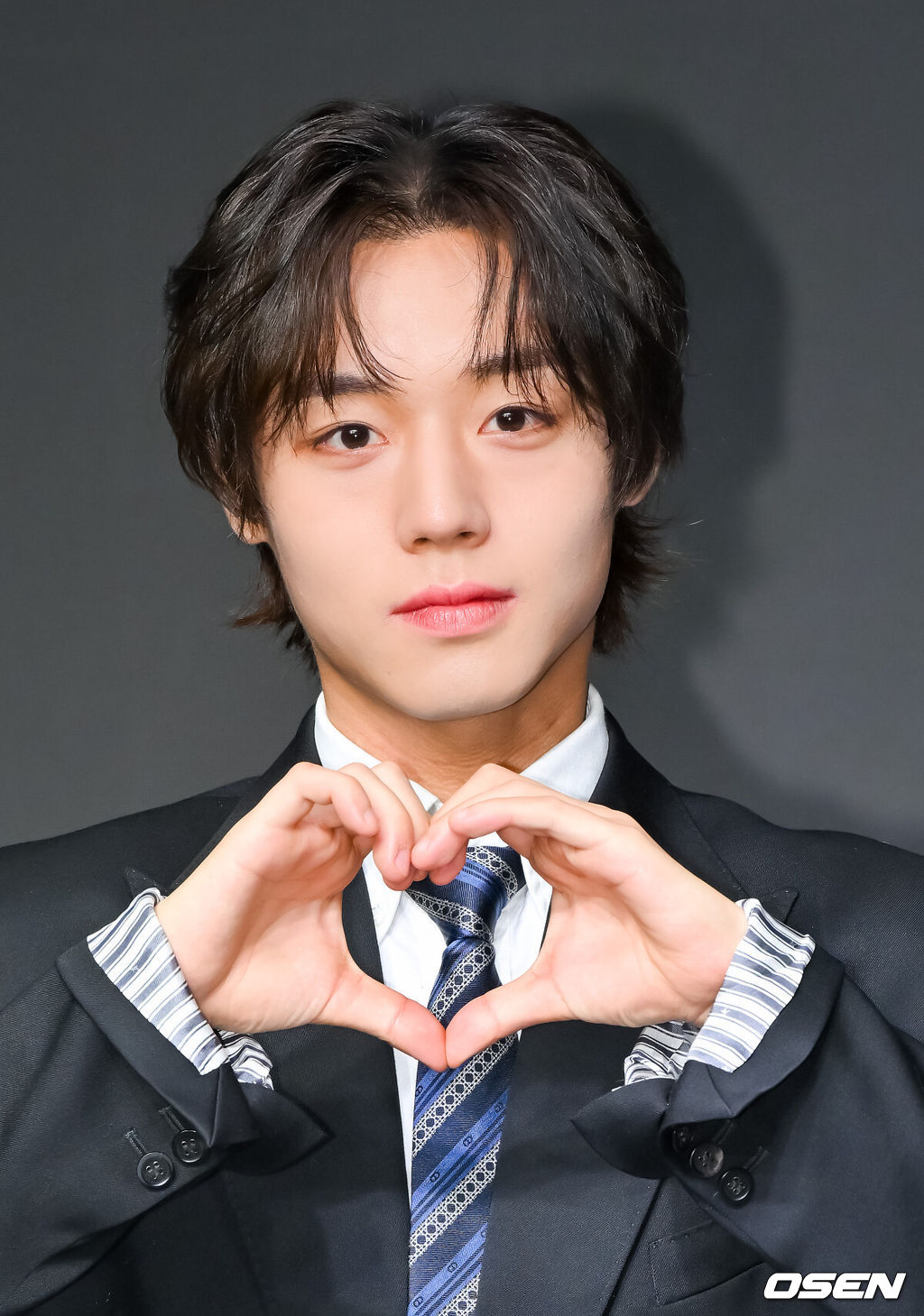 21일 서우 마포구 호텔나루에서 넷플릭스(Netflix) 시리즈 ‘약한영웅 Class 2’의 제작발표회가 진행됐다.배우 박지훈과 려운, 최민영, 유수빈, 배나라, 이민재, 이준영가 출연하는 ‘약한영웅 Class 2’는 지난 2022년 센세이션을 일으키며 학원 액션 성장 드라마의 신기원을 연 ‘약한영웅 Class 1’의 두 번째 이야기다.배우 박지훈이 포즈를 취하고 있다. 2025.04.21 / soul1014@osen.co.kr