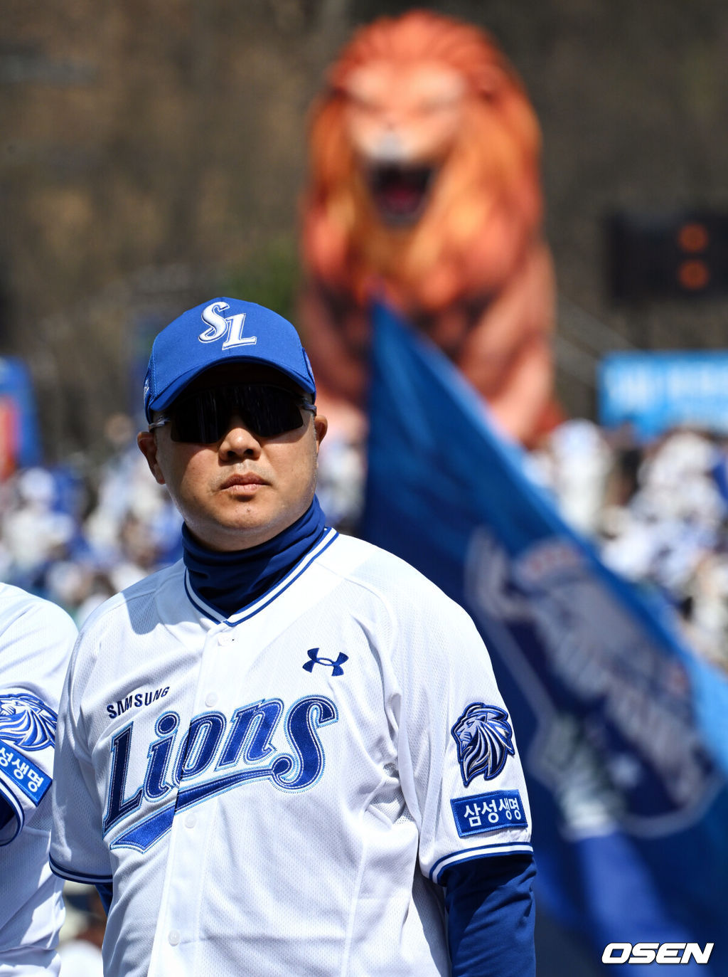 28일 대구삼성라이온즈파크에서 ‘2026 신한 SOL KBO 리그’ 삼성 라이온즈와 롯데 자이언츠의 개막전이 열린다.개막전 선발 투수로 삼성은 후라도를 롯데는 로드리게스를 내세웠다.삼성 박진만 감독이 도열하고 있다. 2026.03.28 /cej@osen.co.kr