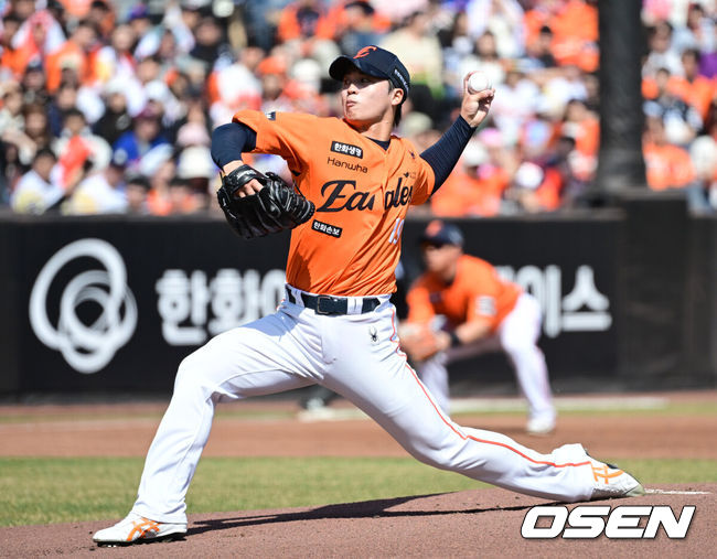 [OSEN=대전, 최규한 기자] 29일 대전 한화생명볼파크에서 ‘2026 신한 SOL KBO리그’ 한화 이글스와 키움 히어로즈의 경기가 열렸다.홈팀 한화는 왕옌청, 방문팀 키움은 하영민을 선발로 내세웠다. 1회초 한화 선발 완옌청이 힘차게 공을 뿌리고 있다. 2025.03.29 / dreamer@osen.co.kr