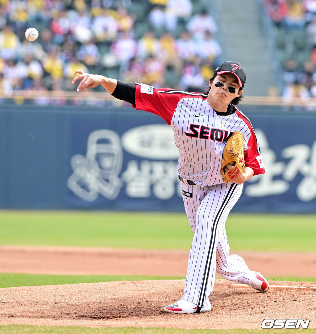 29일 서울 잠실야구장에서 2026 신한 SOL KBO리그 LG 트윈스와 KT 위즈의 경기가 열렸다. 이날 LG는 임찬규, KT는 소형준을 선발로 내세웠다.1회초 LG 임찬규가 역투하고 있다. 2026.03.29 / jpnews@osen.co.kr