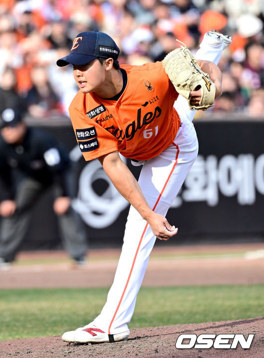 [OSEN=대전, 최규한 기자] 29일 대전 한화생명볼파크에서 ‘2026 신한 SOL KBO리그’ 한화 이글스와 키움 히어로즈의 경기가 열렸다.홈팀 한화는 왕옌청, 방문팀 키움은 하영민을 선발로 내세웠다. 8회초 한화 투수 정우주가 힘차게 공을 뿌리고 있다. 2025.03.29 / dreamer@osen.co.kr