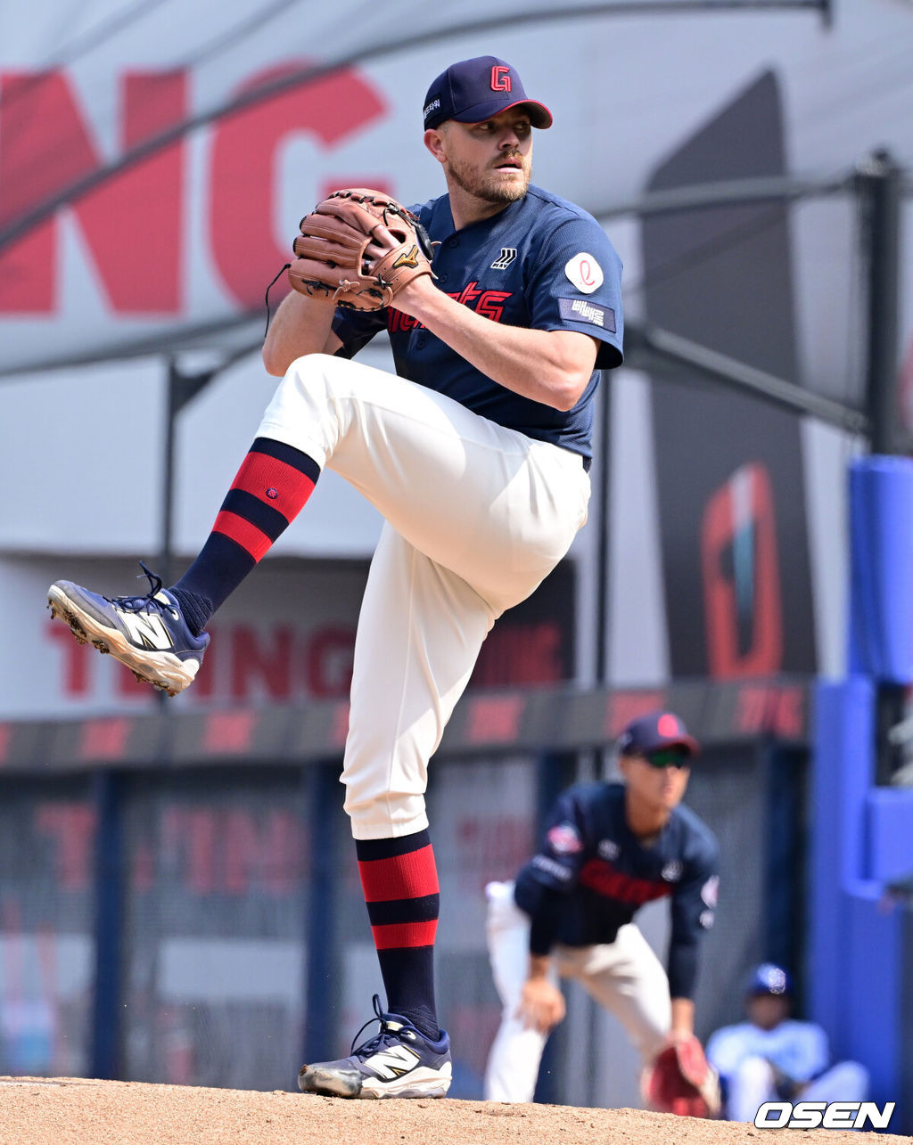29일 대구삼성라이온즈파크에서 ‘2026 신한 SOL KBO 리그’ 삼성 라이온즈와 롯데 자이언츠의 개막시리즈 경기가 열렸다.개막전 선발 투수로 삼성은 최원태를 롯데는 비슬리를 내세웠다.1회말 롯데 비슬리가 역투하고 있다. 2026.03.29 /cej@osen.co.kr