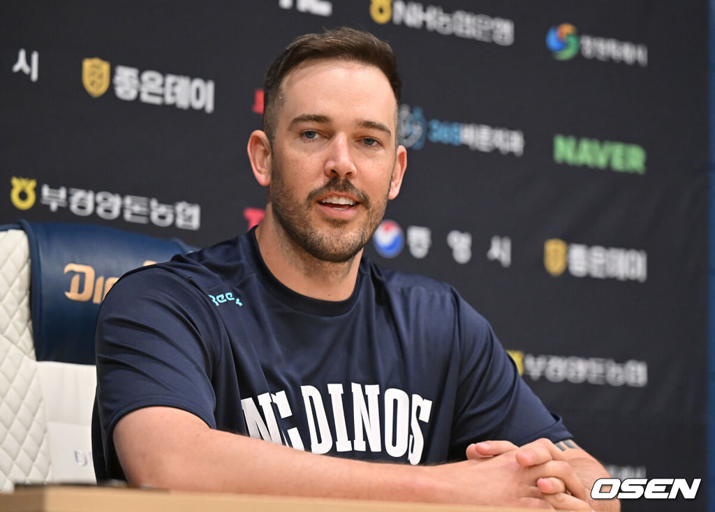 29일 창원NC파크에서 2026 신한 SOL KBO 리그 NC 다이노스와 두산 베어스의 경기가 열린다. 홈팀 NC는 테일러가, 방문팀 두산은 곽빈이 선발 출전한다. NC 다이노스 드류 버하겐이 인터뷰를 하고 있다. 2026.03.29 / foto0307@osen.co.kr