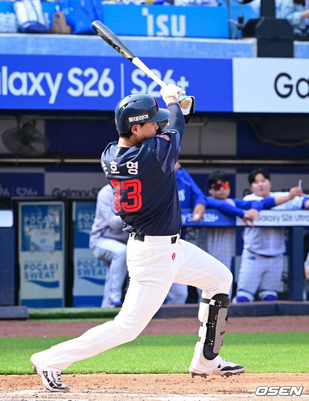 29일 대구삼성라이온즈파크에서 ‘2026 신한 SOL KBO 리그’ 삼성 라이온즈와 롯데 자이언츠의 개막시리즈 경기가 열렸다.개막전 선발 투수로 삼성은 최원태를 롯데는 비슬리를 내세웠다.6회초 무사 1루에서 롯데 손호영이 병살타를 치고 있다. 2026.03.29 /cej@osen.co.kr