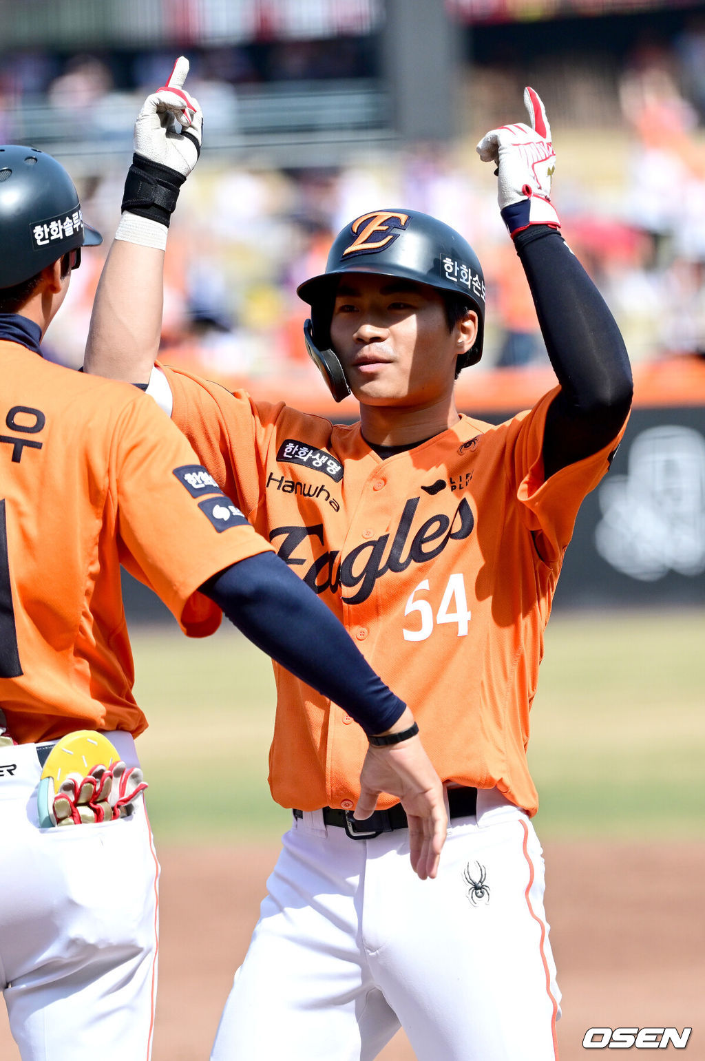 29일 대전 한화생명볼파크에서 ‘2026 신한 SOL KBO리그’ 한화 이글스와 키움 히어로즈의 경기가 열렸다.홈팀 한화는 왕옌청, 방문팀 키움은 하영민을 선발로 내세웠다. 2회말 2사 2, 3루 상황 한화 오재원이 역전 2타점 적시타를 날리고 1루에 안착해 기뻐하고 있다. 2025.03.29 / dreamer@osen.co.kr