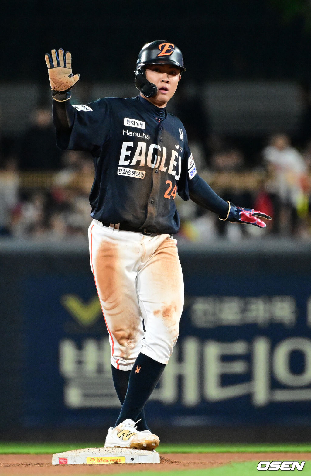 2일 오후 광주-기아 챔피언스필드에서 2025 신한 SOL Bank KBO리그 KIA 타이거즈와 한화 이글스의 경기가 열렸다.5연승에 도전하는 한화는 엄상백을, 연패를 막아야 하는 KIA는 아담 올러를 선발로 내세웠다.7회초 2사 1루에서 한화 임종찬이 KIA 박찬호에 앞서 2루 도루에 성공하며 타임을 외치고 있다. 2025.05.02 /jpnews@osen.co.kr