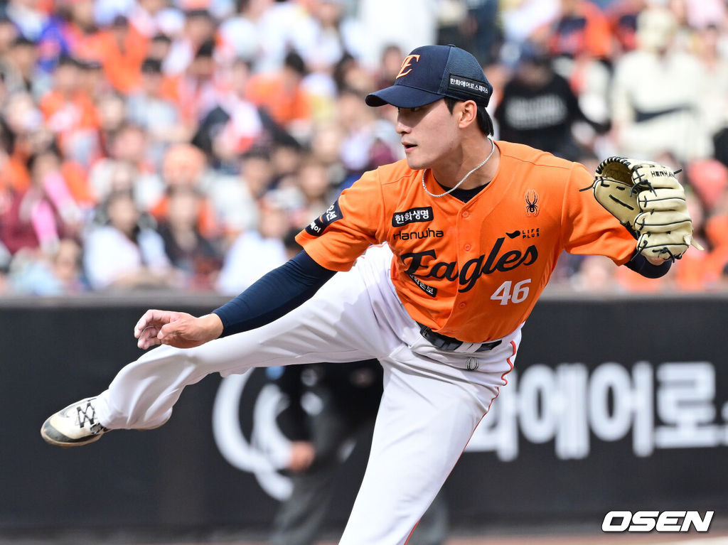 29일 대전 한화생명볼파크에서 ‘2026 신한 SOL KBO리그’ 한화 이글스와 키움 히어로즈의 경기가 열렸다.홈팀 한화는 왕옌청, 방문팀 키움은 하영민을 선발로 내세웠다. 6회초 1사 만루 상황 마운드에 오른 한화 투수 김도빈이 힘차게 공을 뿌리고 있다. 2025.03.29 / dreamer@osen.co.kr