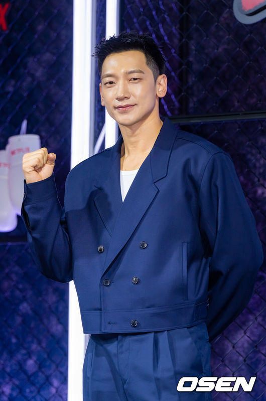 [OSEN=박준형 기자] 31일 오후 서울 중구 앰버서더 서울 풀만 호텔에서 넷플릭스 시리즈 '사냥개들' 시즌2(감독 김주환) 제작발표회가 진행됐다. 3년 만에 돌아온 ‘사냥개들’ 시즌2는 우도환과 이상이가 글로벌 불법 복싱 리그에 맞서고 정지훈이 강렬한 빌런으로 합류해 더 커진 스케일과 진화한 액션으로 통쾌한 카타르시스를 선사하는 이야기다.배우 이상이가 포즈를 취하고 있다.   2026.03.31 / soul1014@osen.co.kr