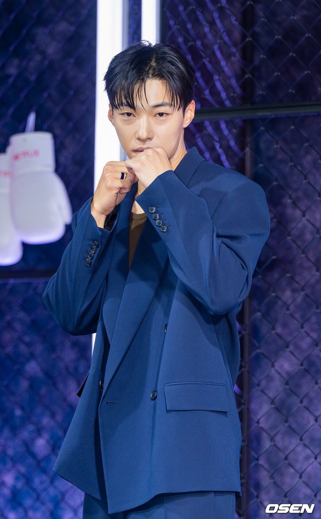 31일 오후 서울 중구 앰버서더 서울 풀만 호텔에서 넷플릭스 시리즈 '사냥개들' 시즌2(감독 김주환) 제작발표회가 진행됐다. 3년 만에 돌아온 ‘사냥개들’ 시즌2는 우도환과 이상이가 글로벌 불법 복싱 리그에 맞서고 정지훈이 강렬한 빌런으로 합류해 더 커진 스케일과 진화한 액션으로 통쾌한 카타르시스를 선사하는 이야기다.배우 우도환이 포즈를 취하고 있다.   2026.03.31 / soul1014@osen.co.kr