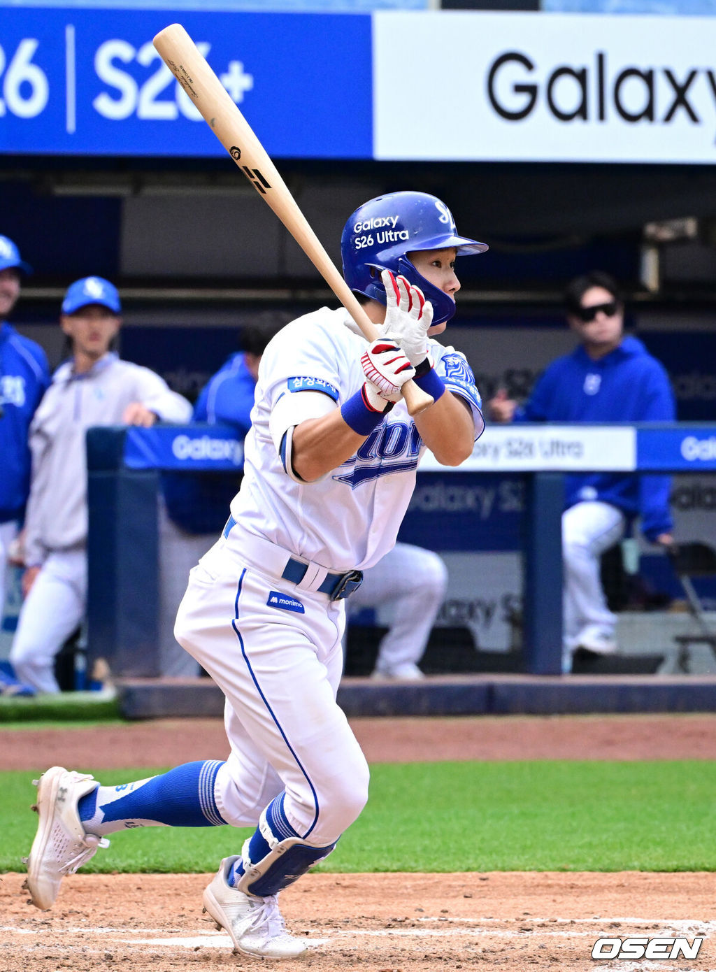 29일 대구삼성라이온즈파크에서 ‘2026 신한 SOL KBO 리그’ 삼성 라이온즈와 롯데 자이언츠의 개막시리즈 경기가 열렸다.개막전 선발 투수로 삼성은 최원태를 롯데는 비슬리를 내세웠다.7회말 2사 2루에서 삼성 김지찬이 우익선상으로 적시 2루타를 날리고 있다. 2026.03.29 /cej@osen.co.kr