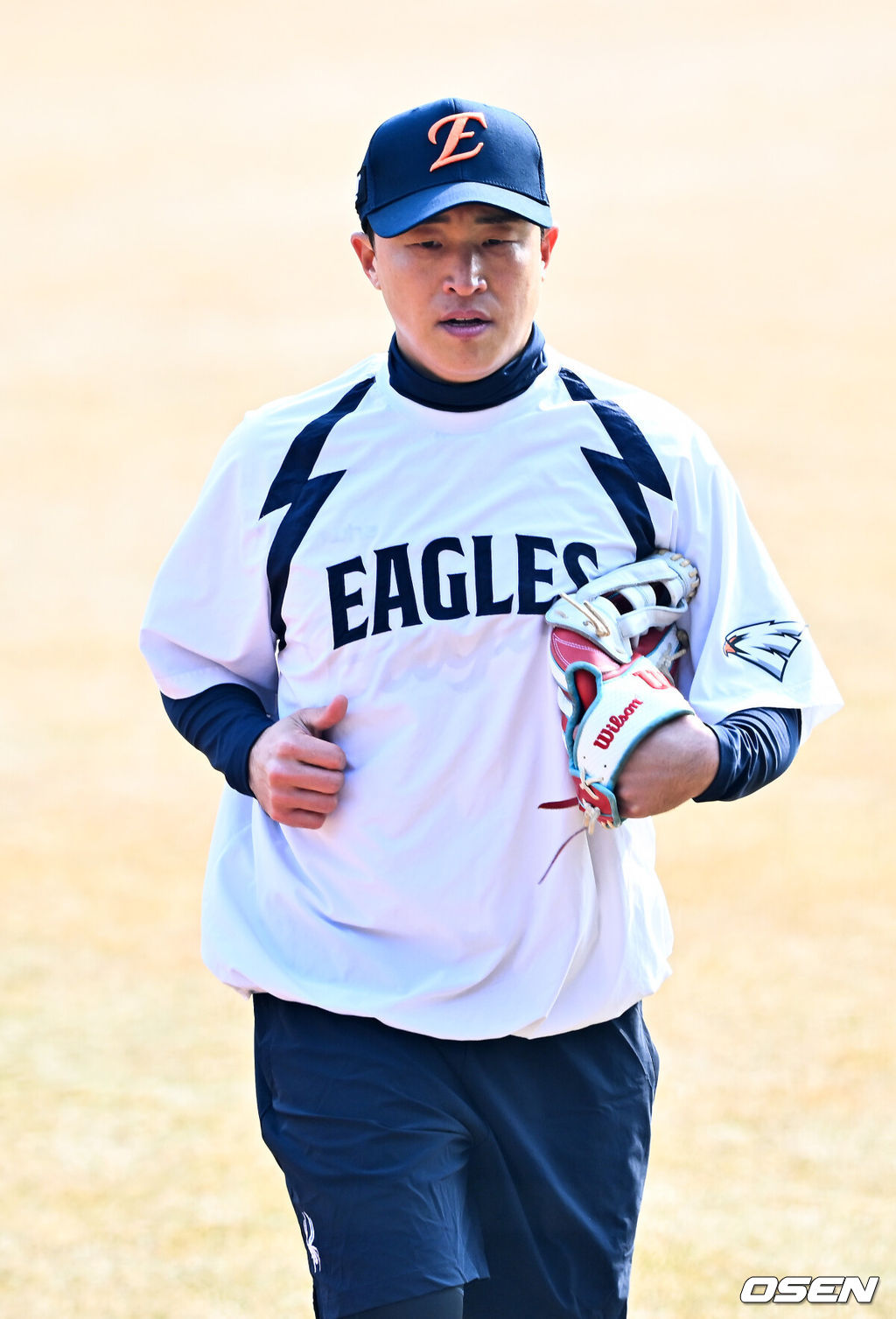 12일 대전 한화생명볼파크에서 2026 신한 SOL KBO리그 시범경기 한화 이글스와 삼성 라이온즈의 경기가 열릴 예정인 가운데 경기 전 훈련이 진행됐다.시범경기는 오늘(12일)부터 오는 24일까지 진행되며, 각 팀이 12경기씩 치러 총 60경기가 펼쳐진다.경기 전 한화 손아섭이 그라운드 위에서 훈련을 하고 있다. 2026.03.12 /rumi@osen.co.kr