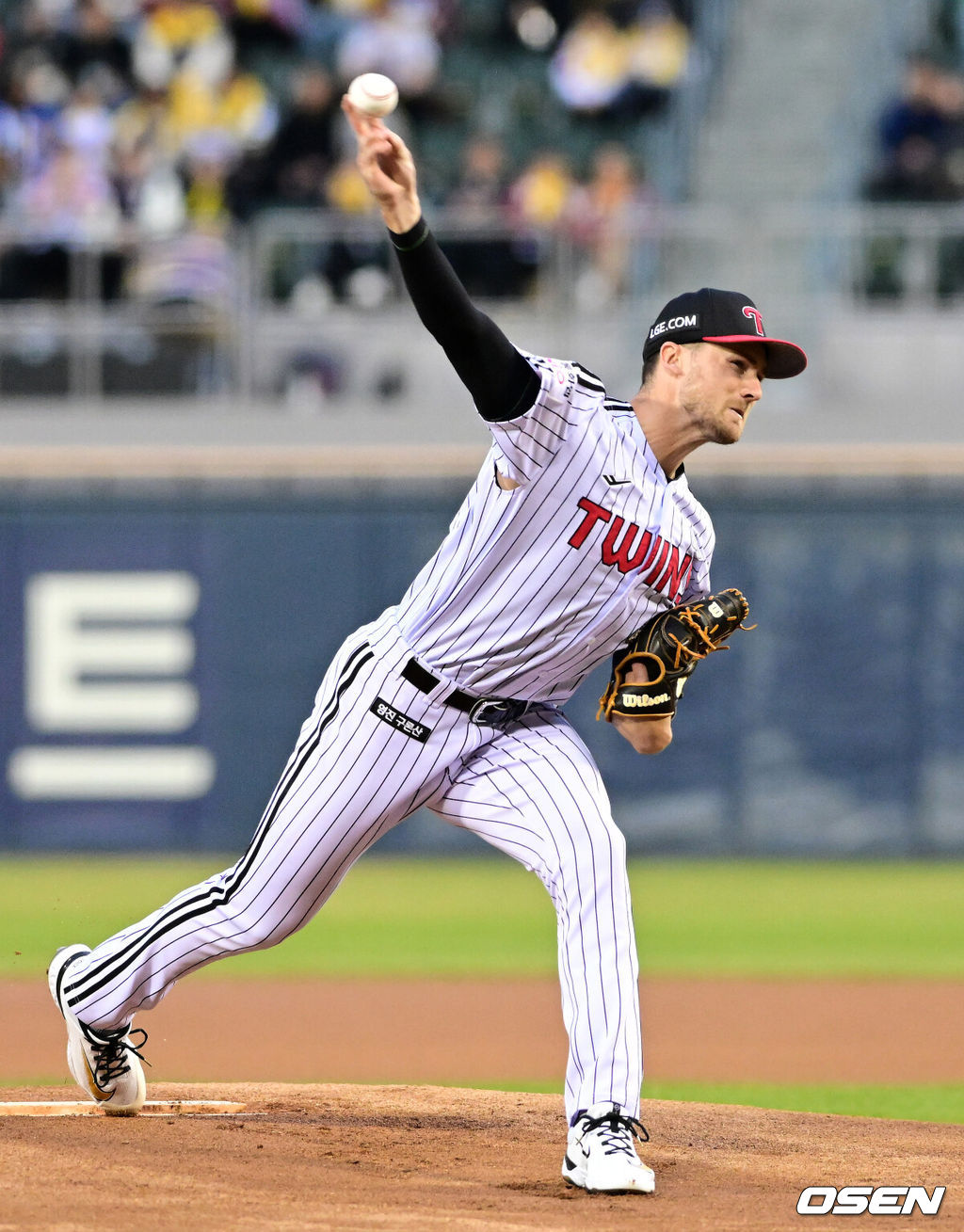 31일 서울 잠실야구장에서 2026 신한 SOL KBO리그 LG 트윈스와 KIA 타이거즈즈의 경기가 열렸다. 이날 LG는 톨허스트, KIA는 아담 올러를 선발로 내세웠다.1회초 LG 톨허스트가 역투하고 있다. 2026.03.31 / jpnews@osen.co.kr
