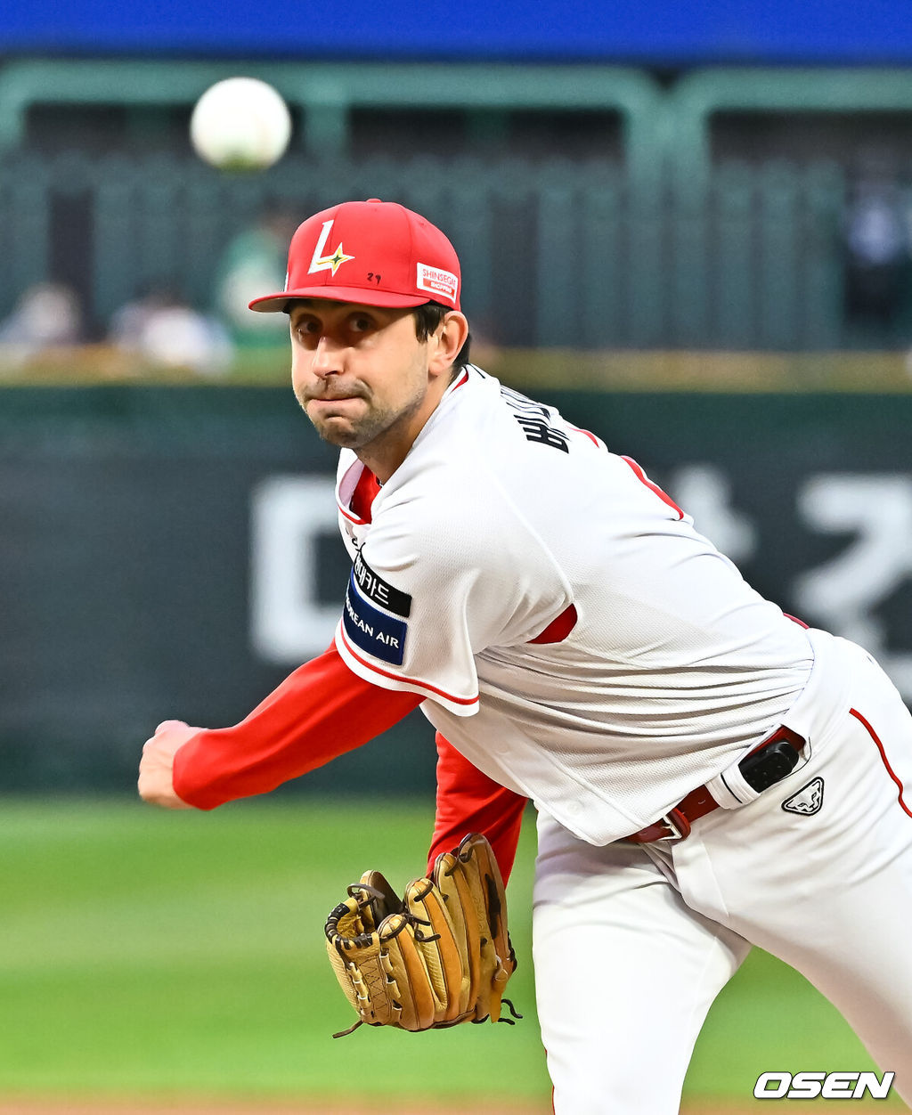 31일 오후 인천 SSG랜더스필드에서 2026 신한 SOL KBO리그 SSG 랜더스와 키움 히어로즈의 경기가 진행됐다.이날 SSG는 베니지아노를, 키움은 와일스를 선발투수로 내세웠다. 1회초 SSG 선발투수 베니지아노가 역투하고 있다. 2026.03.31 / soul1014@osen.co.kr