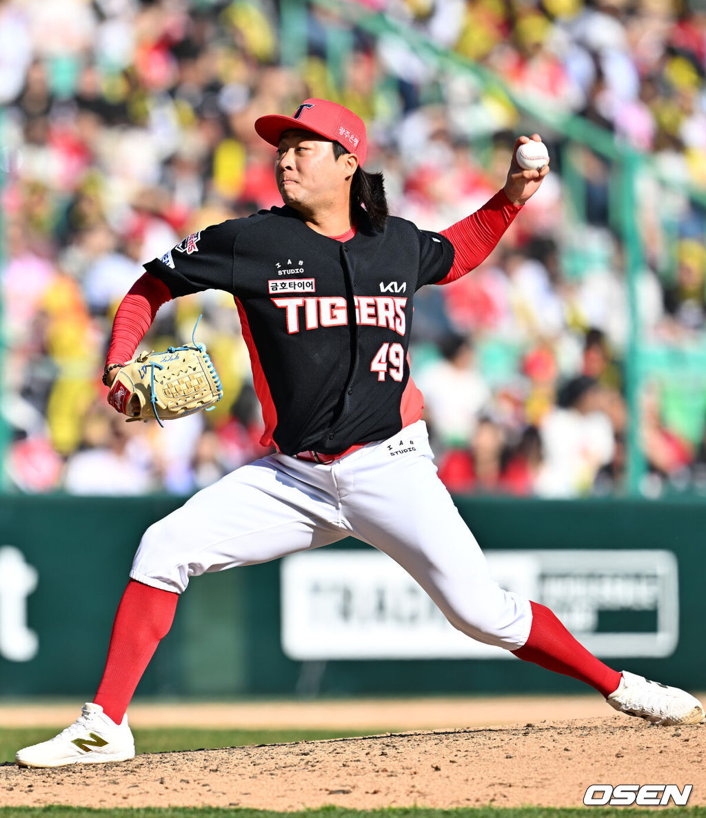 28일 인천 SSG랜더스필드에서 ‘2026 신한 SOL KBO리그’ SSG 랜더스와 KIA 타이거즈의 개막전이 열렸다.이날 경기에서 SSG은 화이트를, KIA는 네일을 선발로 내세웠다.7회말 마운드에 오른 KIA 김범수가 힘차게 공을 뿌리고 있다. 2026.03.28 / rumi@osen.co.kr