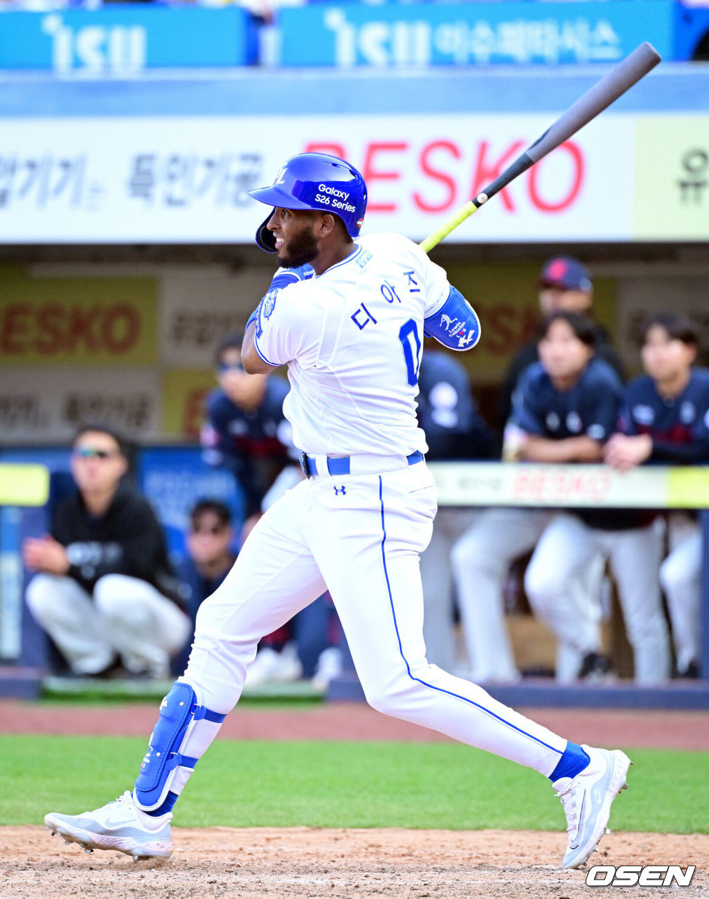 28일 대구삼성라이온즈파크에서 ‘2026 신한 SOL KBO 리그’ 삼성 라이온즈와 롯데 자이언츠의 개막전이 열렸다.개막전 선발 투수로 삼성은 후라도를 롯데는 로드리게스를 내세웠다.9회말 1사 1루에서 삼성 디아즈가 우중간 2루타를 날리고 있다. 2026.03.28 /cej@osen.co.kr