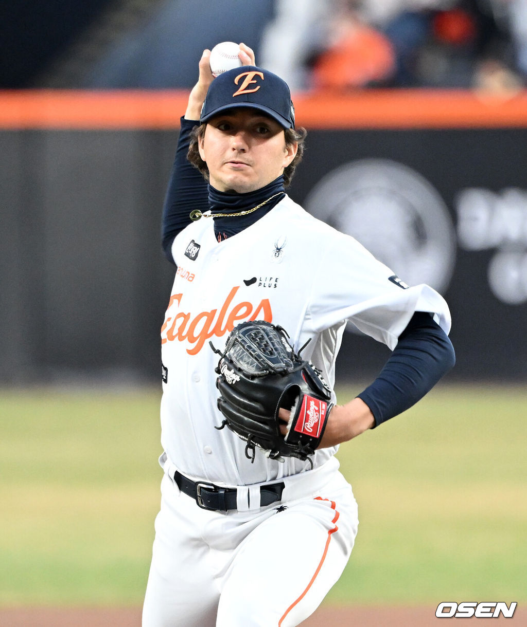 31일 대전 한화생명볼파크에서 2026 신한 SOL KBO리그 한화 이글스와 KT 위즈의 경기가 열렸다.이날 한화는 오웬 화이트, KT는 케일럽 보쉴리를 선발로 내세웠다.1회초 무사에서 한화 선발투수 화이트가 역투하고 있다. 2026.03.31 /sunday@osen.co.kr